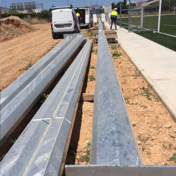 Torres, columnas, báculos para iluminación de recintos deportivos. Campos de fútbol, rugby, tenis, padel,...
